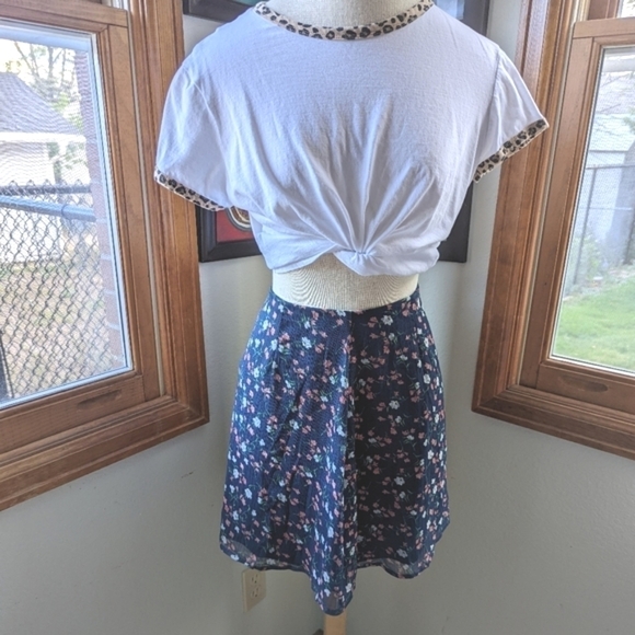 Wednesday's Girl Boho Mini Skirt in Blue Vintage Floral Size Medium - Picture 4 of 6